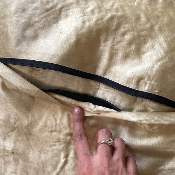 Accent cushion - Zardozi hand embroidery- Velvet - Picture 5 of 5